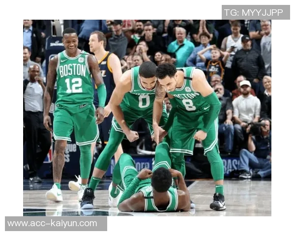 杰伦布朗半场表现低迷仅得7分罚球全中成唯一亮点