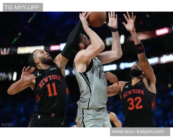 苏群点评马刺表现出色但仍显稚嫩尼克斯下半场展现拼搏精神与强硬防守