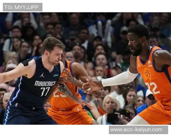 湖人队启程前往凤凰城客场比赛登机照曝光全队士气高涨