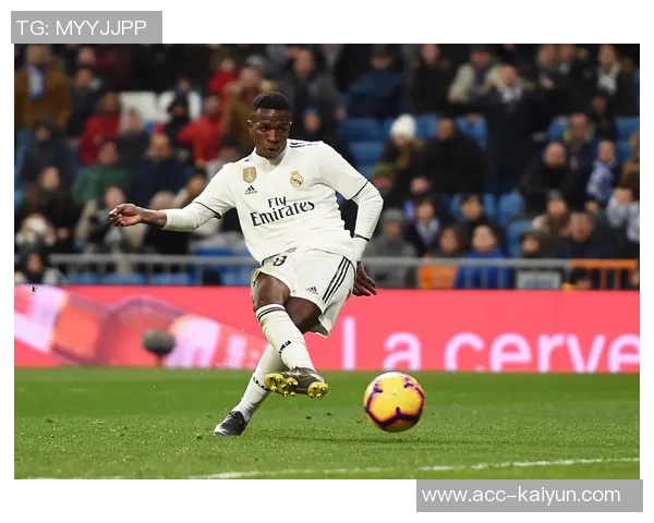 沙特计划明夏引进维尼修斯年薪10亿与阿隆索关系紧张